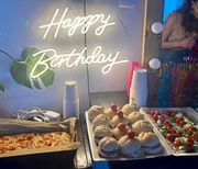 Neon napis podświetlany Happy Birthday urodziny przyjęcie ścianka 