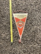 Unikatowy proporczyk Manchester United lata 70te piłkarski klubowy FIFA PRL