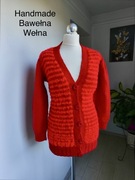 Czerwony sweter handmade robiony na drutach