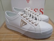 damskie białe sneakersy na platformie marki Guess wkładka 25,5 cm nowe
