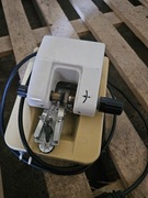 Szlifierka do rowkowania szkieł okularowych.