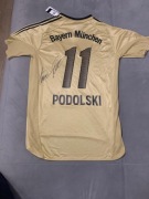 Koszulka Bayern Munchen Lukas Podolski z autografem 