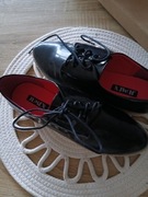 Półbuty czarne lakierowane