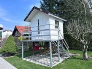 Wysoki ogrodowy domek dla dziecka