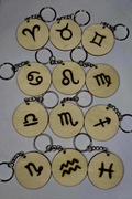 Drewniany Brelok Zodiakalny – ręcznie wypalany, unikalny i personalizowany!