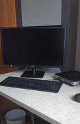 Zestaw komputerowy z monitorem i klawiaturą 
