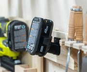 Uchwyt, wieszak akumulator Ryobi ONE+ 18v