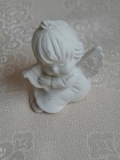 Figurka - mały aniołek grający na lirze - wysokość 5,3 cm