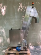 Podajnik taśmowy do substancji sypkich, butelek, kapsli itp...