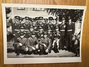 Zdjęcie oficerów pilotów w mundurach galowych (1939)  