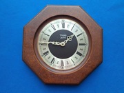 Vintage zegar ścienny Tropby quartz Elegancki design klasyczna tarcza