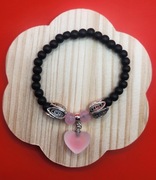 Bransoletka z czarnych koralików z zawieszką serce