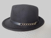 Nowy filcowy czarny elegancki damski kapelusz 