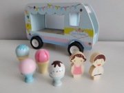 Mini matters lodziarnia drewniana lody i osoby 