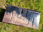 Stara skrzynka narzędziowa, wojskowa (?), zabytek PRL, tłoczony napis