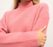 Różowy sweter oversize z wełny Mohito