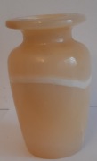 Wazon alabaster  wysokość 13,5 cm średnica 8 cm