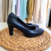 Tamaris 38 klasyczne buty czółenka na obcasie słupku szpilki czarne
