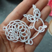 Zawieszka frywolitka Królik biały