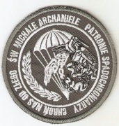 Naszywka z patronem spadochroniarzy św Michałem Archaniołem .