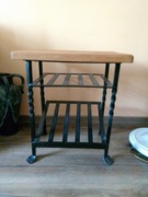 Stolik kuty z drewnianym blatem