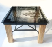 Unikatowy, designerski stolik z artystycznym szklanym blatem