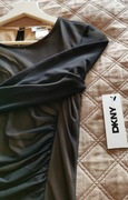 Czarna drapowana sukienka DKNY