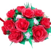 Sprzedam słodki bukiet. Kosz róż ze słodyczami