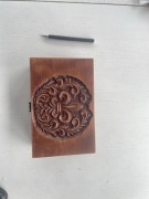 Ręcznie rzeźbione pudełko