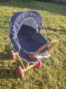 Wózek wiklinowy dla lalek