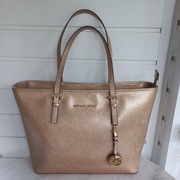 MICHAEL KORS TOREBKA SHOPPER SKÓRA NATURALNA ZŁOTA
