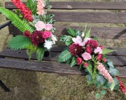 Wiązanka stroik  ze sztucznych kwiatów na cmentarz  grób komplet