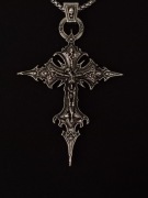 Duży krzyż gotycki - naszyjnik, wisiorek z  łańcuszkiem 