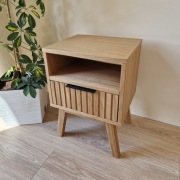 Szafka nocna dębowa z lamelami - 1 szuflada