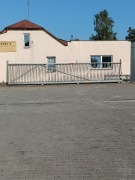 Brama z drutami kolczastymi stalowa długa ok 11 m