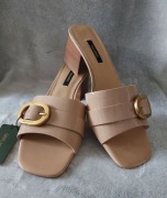 Nowe eleganckie skórzane klapki na klocku klamra Gino Rossi 41