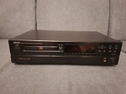 Odtwarzacz płyt CD Denon DCD-1015.