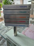 Elena Ferrante, Cykl: Cykl neapolitański (1-4) + Zakłamane Życie Dorosłych