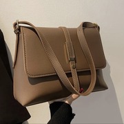 Torebka damska brązowa listonoszka klasyczna świetna na prezent