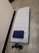 Zestaw dmuchany materac + dmuchana poduszka + pompka tłokowa INTEX