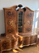 WYJĄTKOWY KREDENS / SERWANTKA – BAROKOWY STYL, INTARSJE, ORZECH