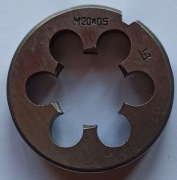 Narzynka prawa M20x0,5 prawoskrętna Wyprzedaż