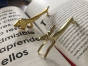 Jelonek pies figurki podstawki pod sztućce podpórki metalowy piesek na stół