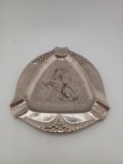 Stara popielniczka, pies