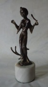 Kobieta Gejsza stary brąz figurka