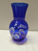Kobaltowy wazon ręcznie zdobiony