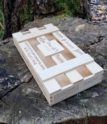 Małe kreatywne drewniane pudełko paleta