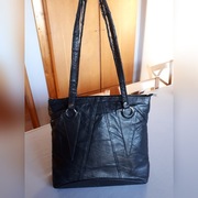 Czarna torebka z miękkiej skórki