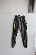 szare spodnie dresowe dresy oldschoolowe nike XS/S