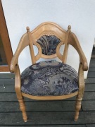 Fotel w stylu retro ludwikowskim